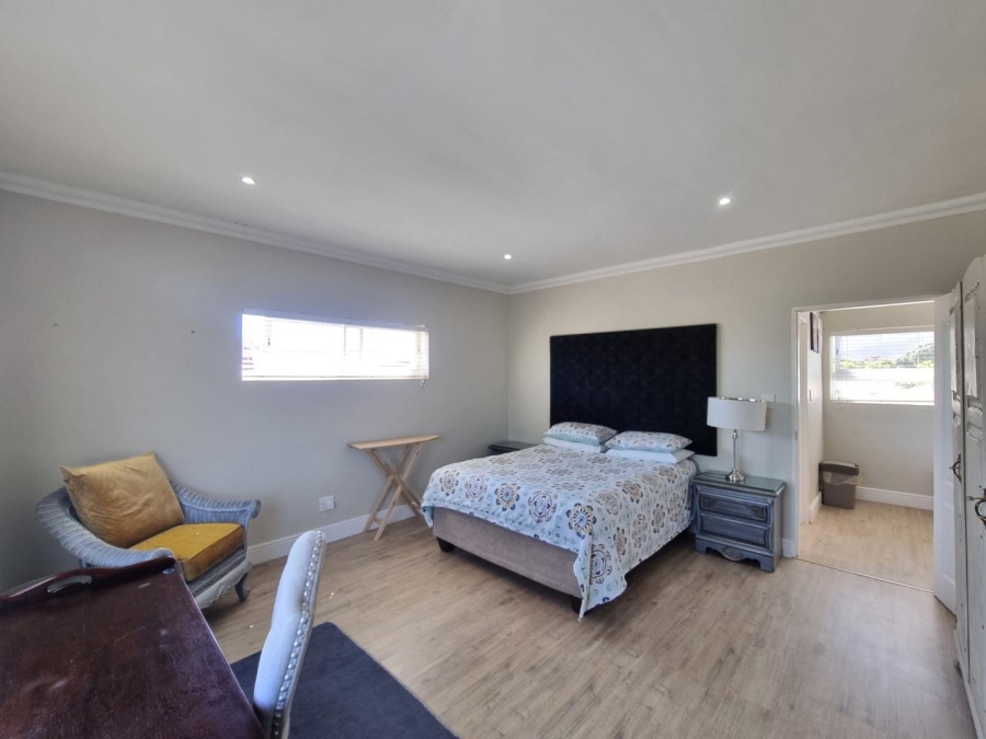 5 Bedroom Property for Sale in Sandbaai Western Cape